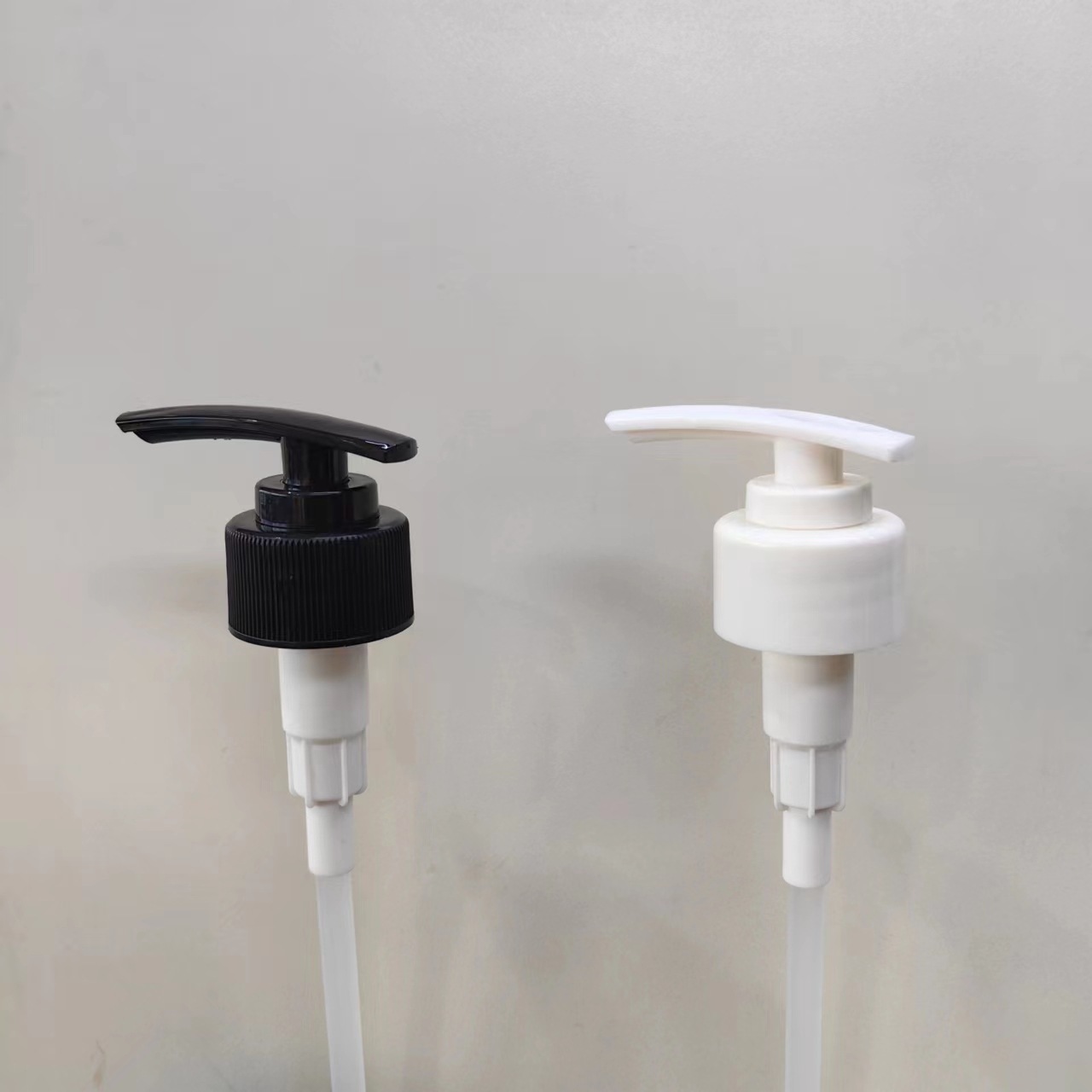 厂家供应螺纹乳液泵 白色按压式洗手液泵 乳液泵