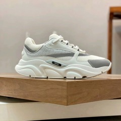 B22 快適で多用途なランニングシューズ、ロートップのライフスタイルカジュアルシューズ、男性と女性のカップル向けの同じスタイル、インナー高さを高めるハイブリッドカラーランニングシューズ