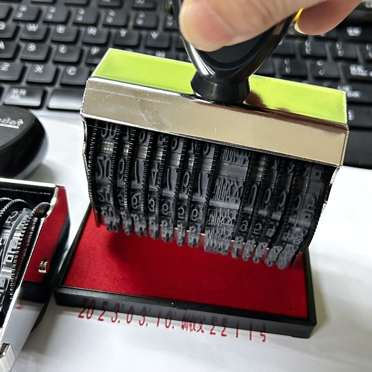 Ƥ��ӡ�¸�װ ���ֿɵ�������ĸ������0-9����ӡ�� 9�ͣ��ֶ��ɵ�