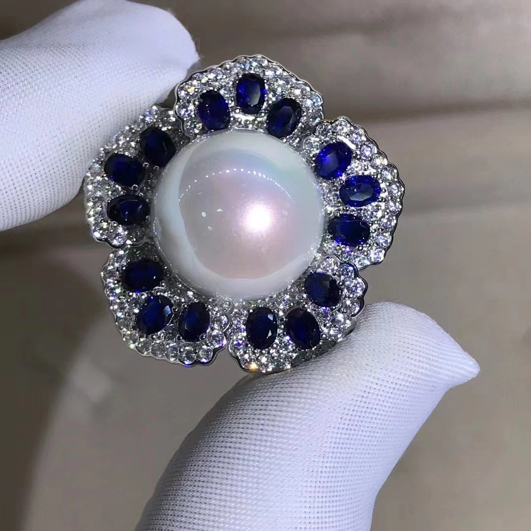 S925 plateado de cinco capas grueso platino incrustaciones grano zafiro anillo 16mm perla anillo de zafiro sintético