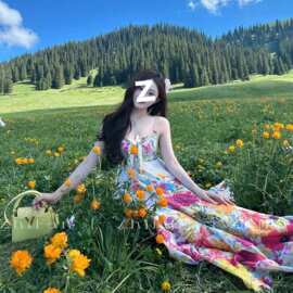 新疆云南大理丽江草原旅游多巴胺绝美连衣裙大裙摆长裙夏海边度假