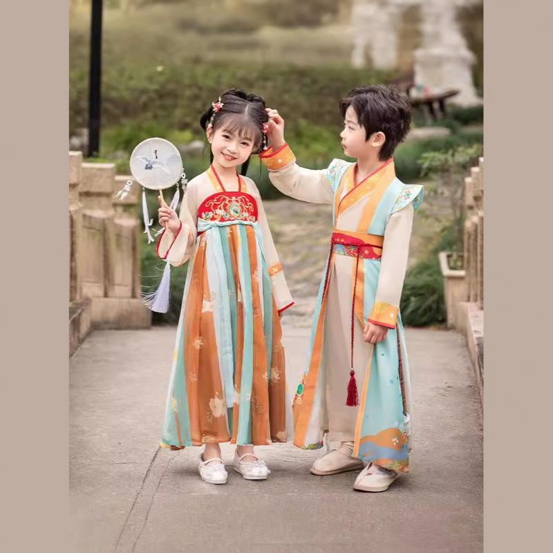 Children's Hanfu, boys' and girls' traditional Chinese clothing, scholar's attire, Chinese-style ancient costumes, dance performances, choral singing of the Three Character Classic, performance costumes