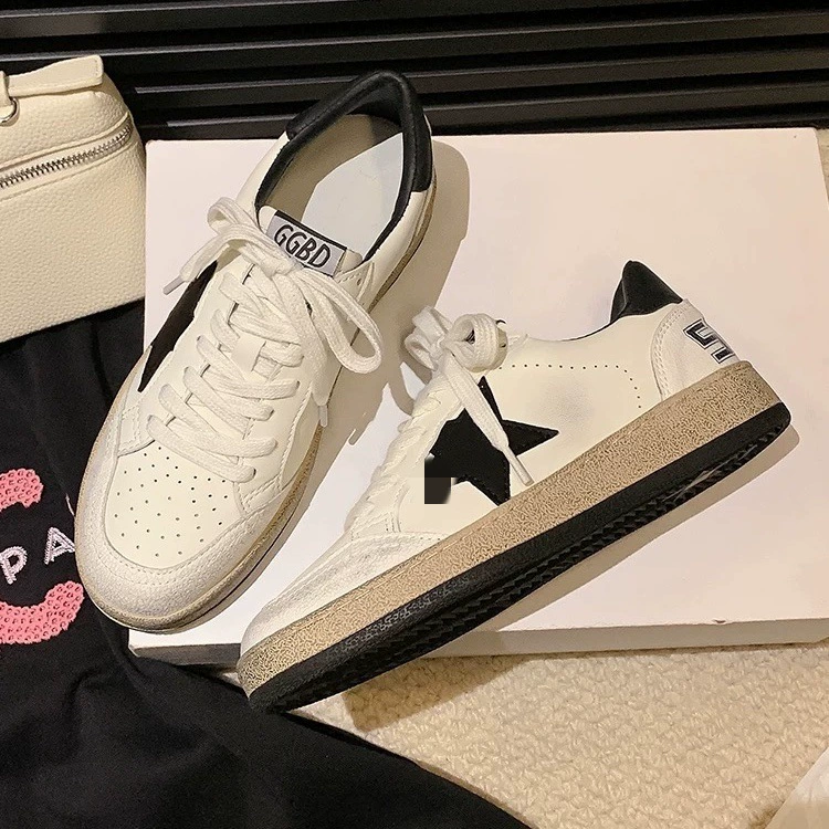 Цветной стиль ретро сделай старую звезду обувь маленькая грязная обувь женская весна 2025 новая кожаная шнуровка повседневная доска обувь женская