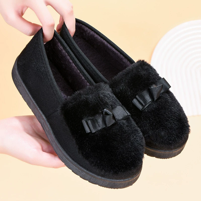 Old Beijing cotton shoes for women in winter plus velvet and thickening for the elderly to keep warm and fashionable soft-soled non-slip mother's cloth shoes plush and bean shoes