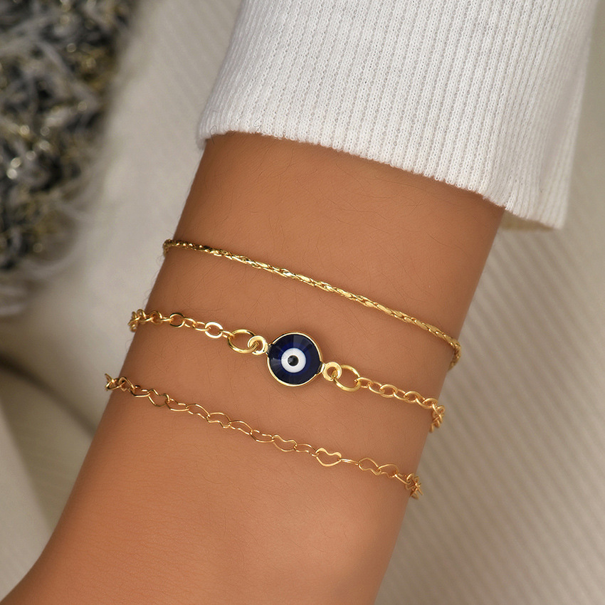 Geluksarmband met rood koord en boze oog, handgemaakte beschermende sieraden. Beschermt tegen kwaad en negatieve energie, en brengt veiligheid en geluk. Verstelbaar, minimalistisch._voghion.com