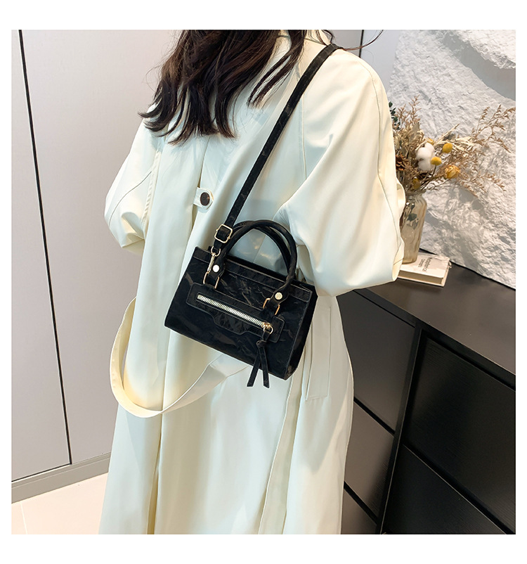 A retro, individualistic, casual single-shoulder crossbody bag for the autumn of 2024, featuring a fashionable, simple and elegant style, and a small square handbag for commuting undefined