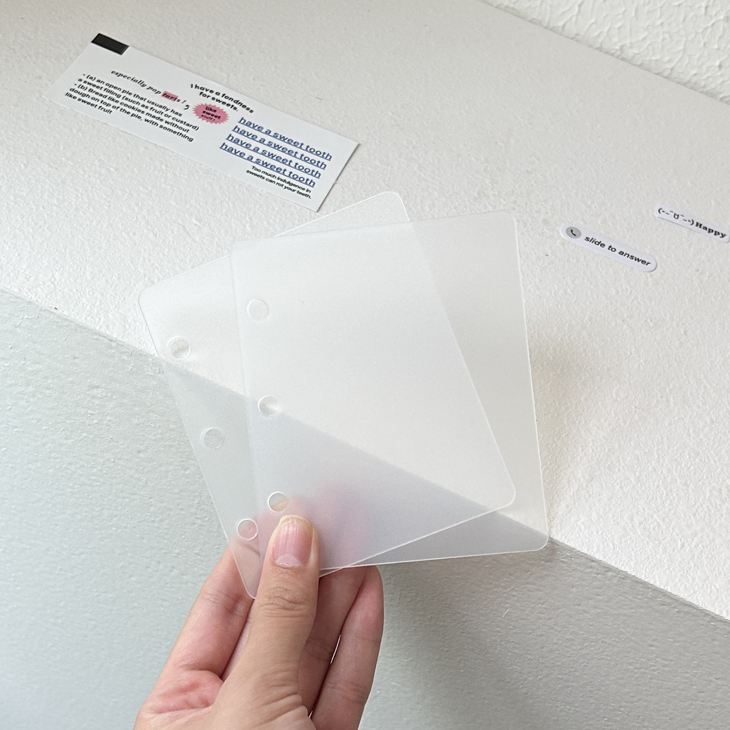 Álbum de hojas sueltas con diseño de estrellas y colores combinados, 3 anillas – para coleccionar tarjetas de idols.