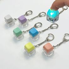跨境指尖发光玩具无聊发泄龙捏手指减压钥匙扣解压卡钥匙按键神器