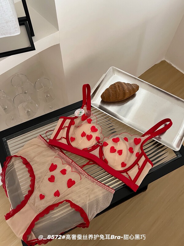 フランス式の純粋な欲は人の少女の水晶の杯の下着をからかいます。|undefined
