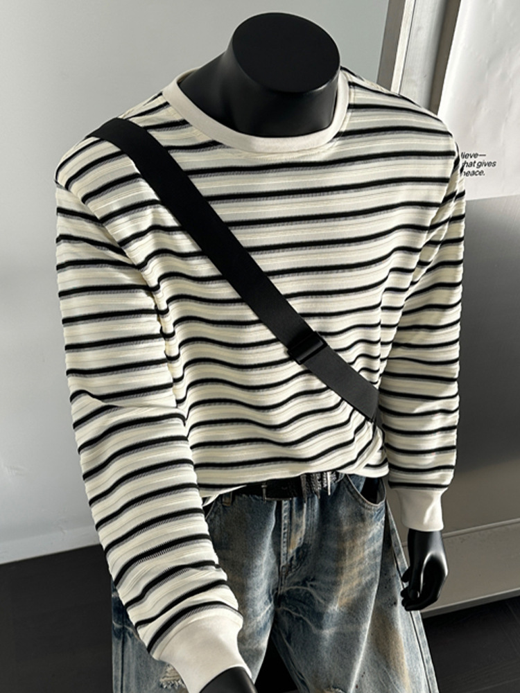 Maglia a maniche lunghe da uomo a righe bianco e nero_voghion.com