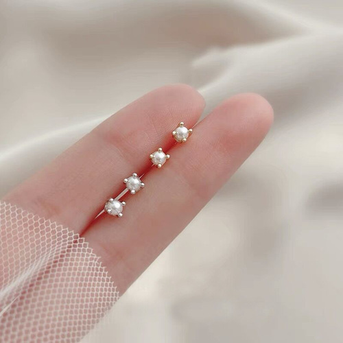 S925 sterling silver simple mini four-claw pearl earrings, feminine, exquisite, compact and versatile, ear-piercing student earrings