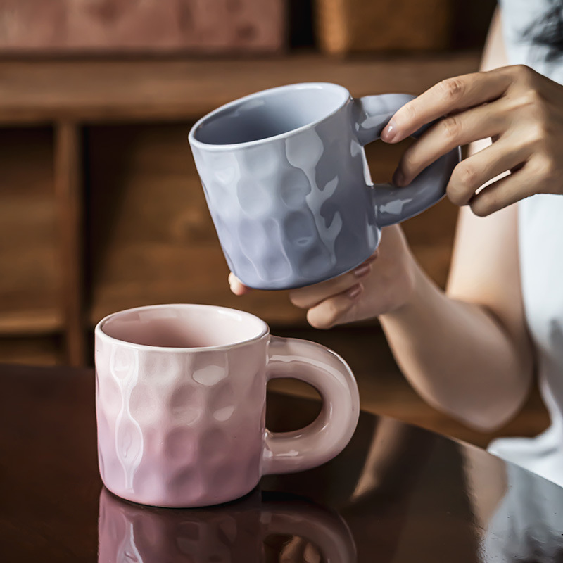 Taza de cerámica gruesa de mango redonda de gran capacidad de taza de agua para beber taza de leche doméstica de avena de alto valor de pareja