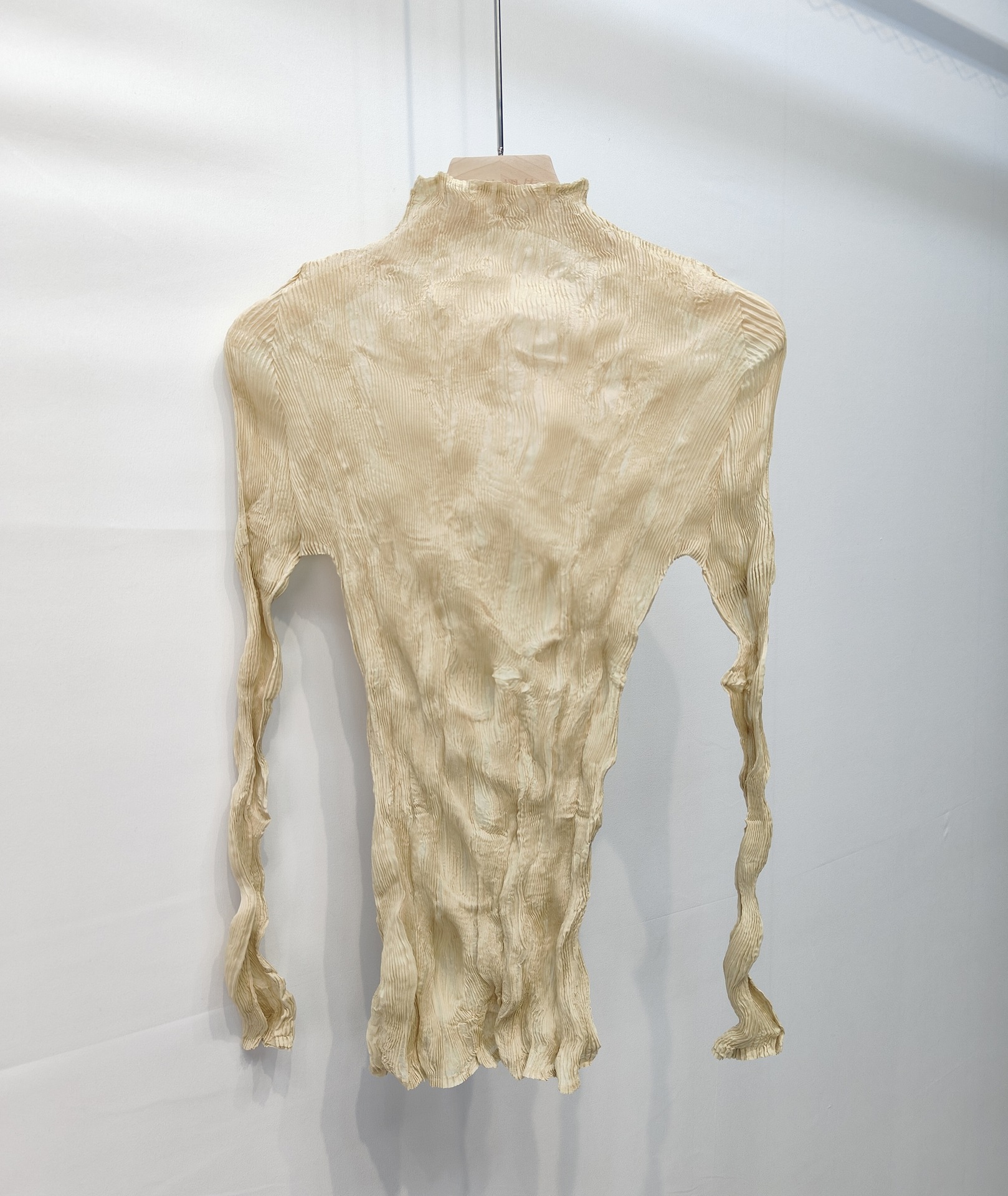 2025年プリーツトップス レディース 高級感 テンセル素材 透け感 レース 超伸縮性 スリムフィット 若見え 薄手Tシャツ