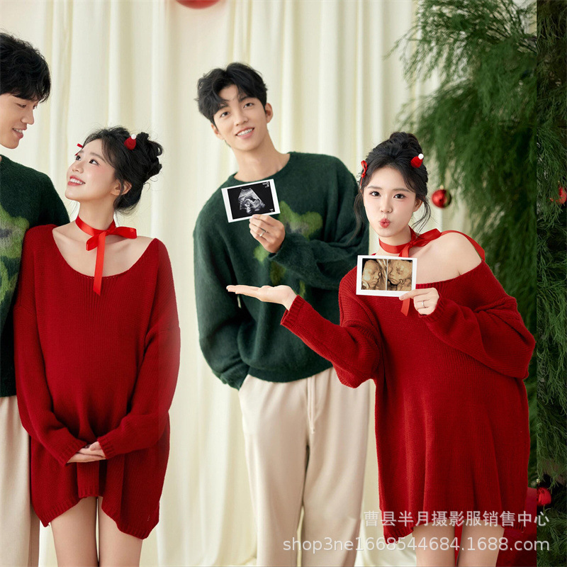Autumn and winter new Christmas theme personal photo clothing shooting dream snow sweet girl pure wind maternity photos