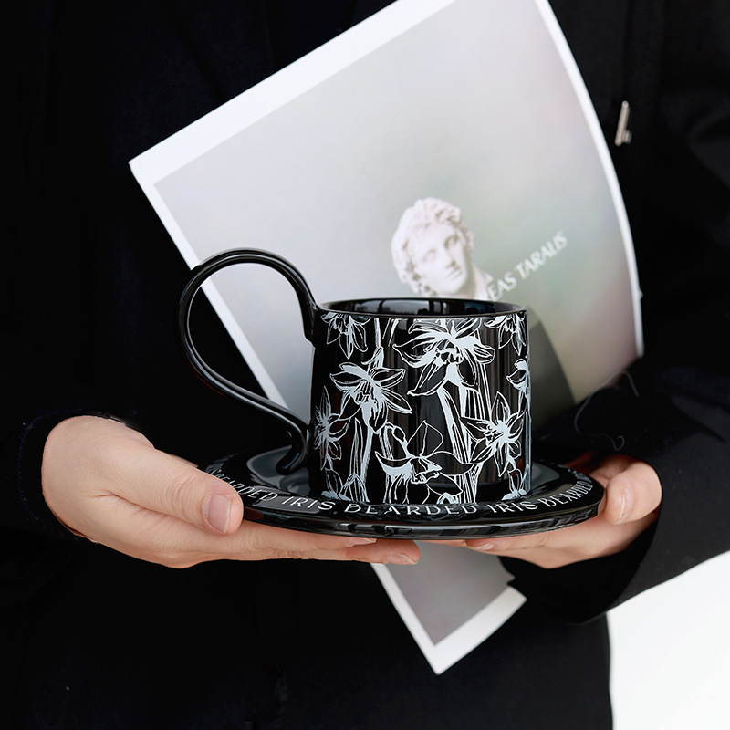 Juego de tazas y platillos de café de estilo retro francés Taza de té de la tarde de alto valor Taza de cerámica de diseño de cafetería de restaurante