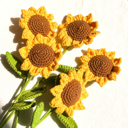 Handmade crocheted simulated bouquets of sunflowers, finished immortalized flowers, woolen flowers, finished creative flowers, wholesale gifts
