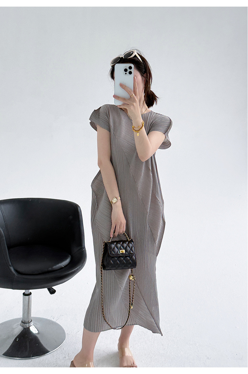 Đầm maxi nữ tay ngắn thiết kế xếp ly Issey Miyake ôm eo — màu đen chi tiết 17