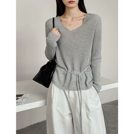 女式衬衫;休闲裤;毛衣