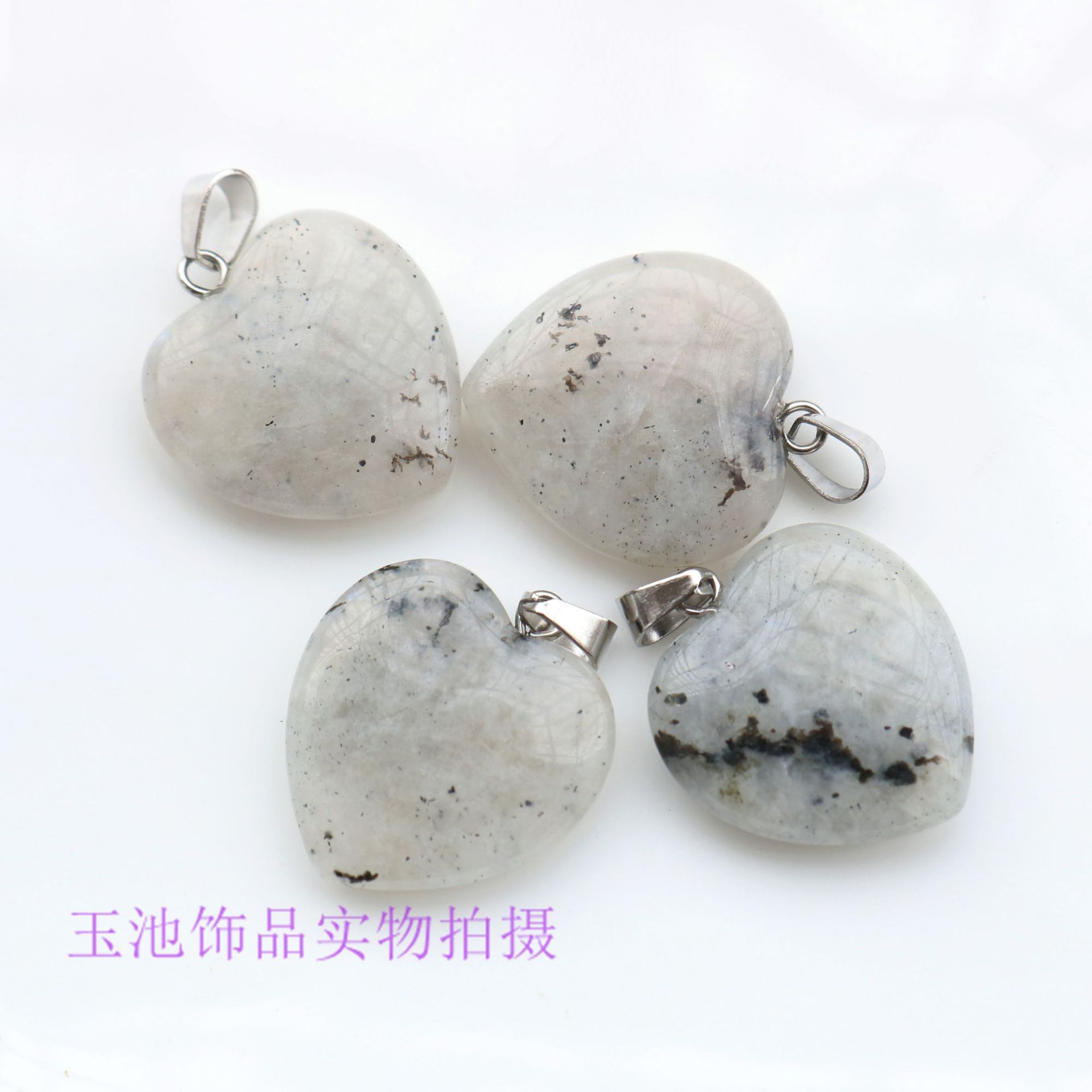 Venta transfronteriza de amor amor amor amoroso colgante verde Dongling pequeño corazón de melocotón colgante orejas accesorios diy