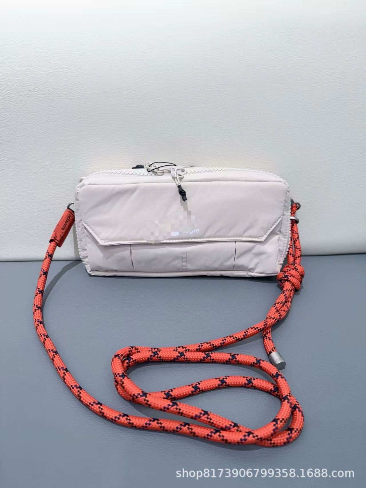 Shoulder bag, sports one-shoulder bag for men and women