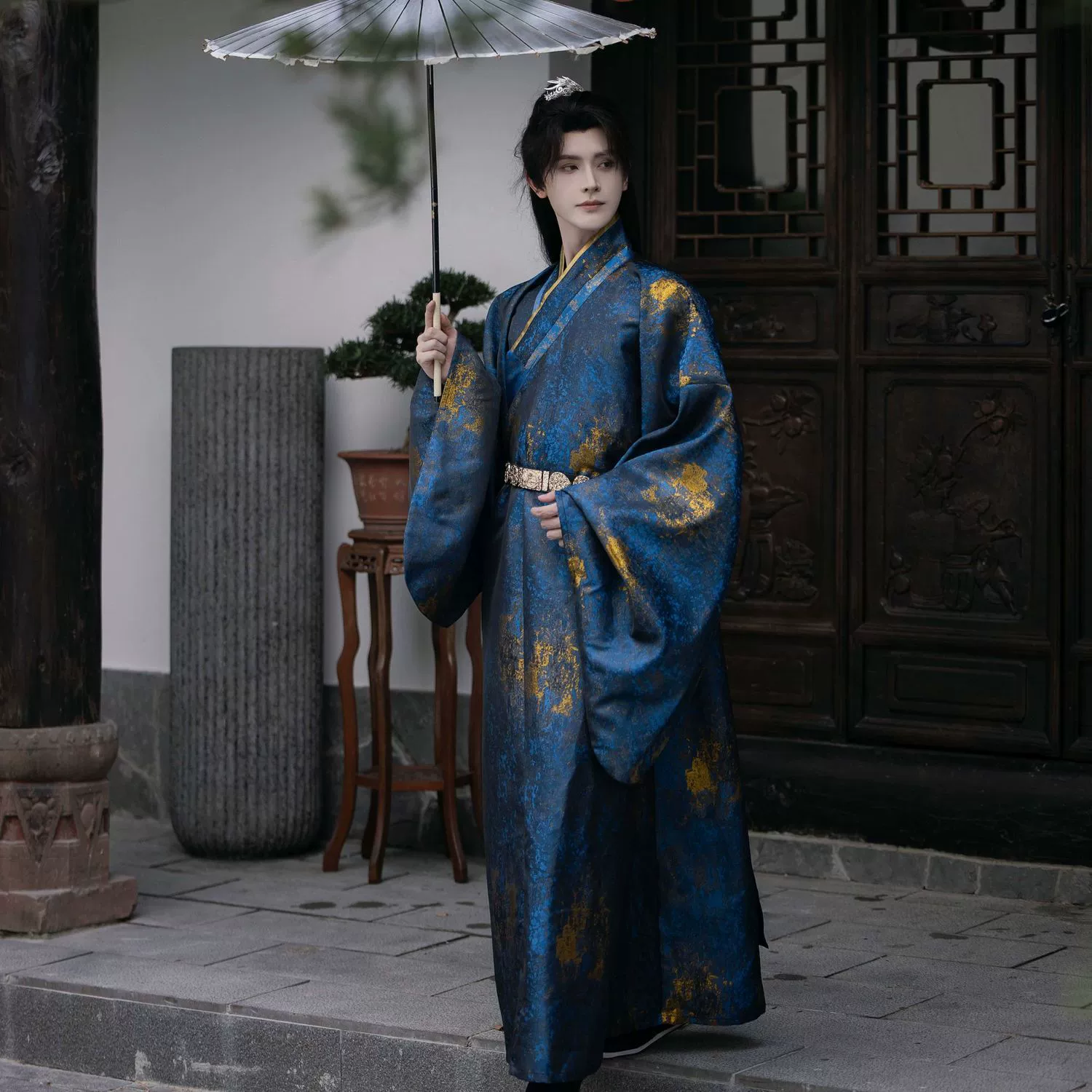 Подлинная оригинальная ткацкая золотая чернила синяя золотая одежда с широкими рукавами