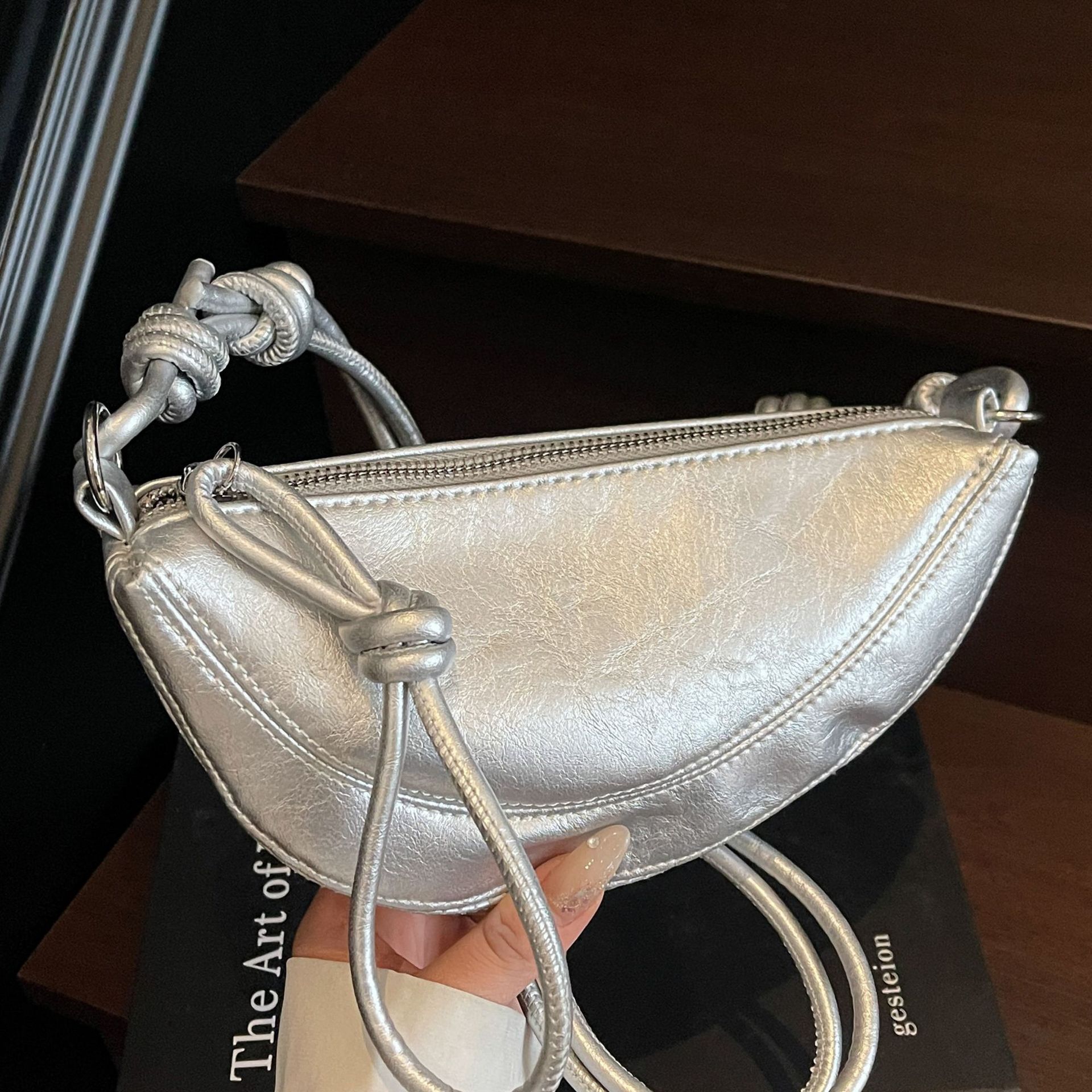 Women's Underarm Bag 2025 New Arrival High-End Texture Niche Minimalist Soft Leather Commuter Crossbody Crescent Dumpling Bag - Thumbnail 4