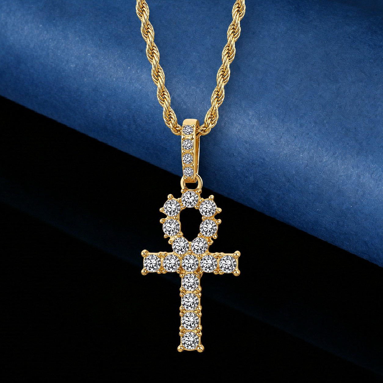 Collar de cruz con diamantes de moda para mujer, cadena para clavícula, nuevo modelo 2024, colgante de diseño exclusivo, simple y lujoso.
