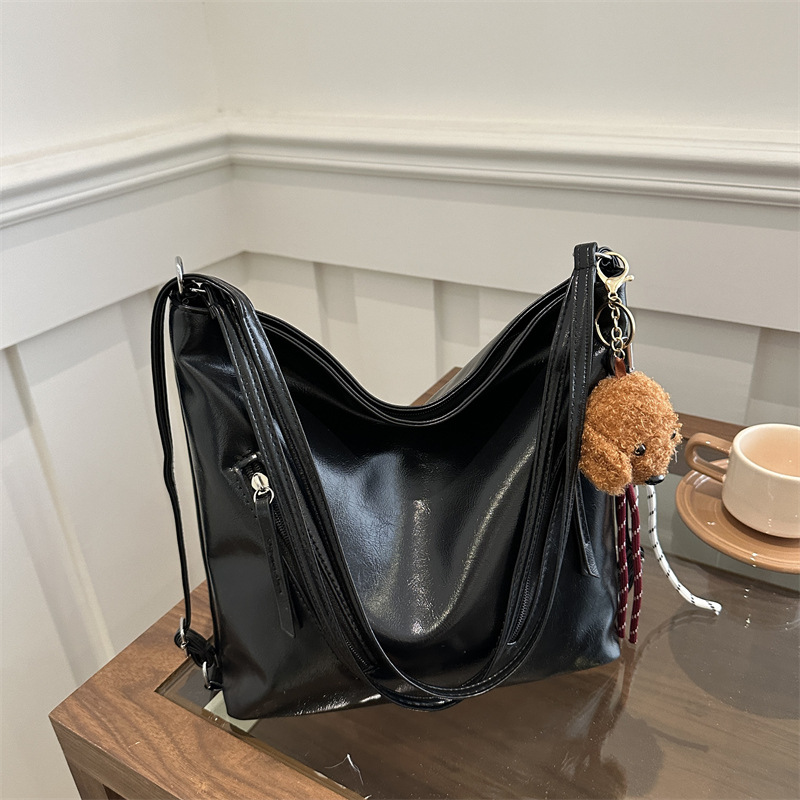 Bolsa de hombro de cuero suave para viajes de gran capacidad 2024 otoño y invierno nuevo nicho de diseño coreano de color sólido bolsa de hombro