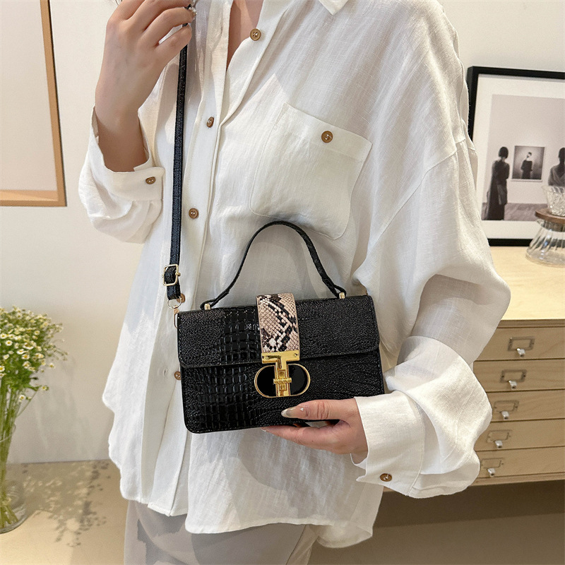 Korean casual fashion handbag 2024 new simple crocodile pattern single shoulder crossbody small square bag_voghion.com
