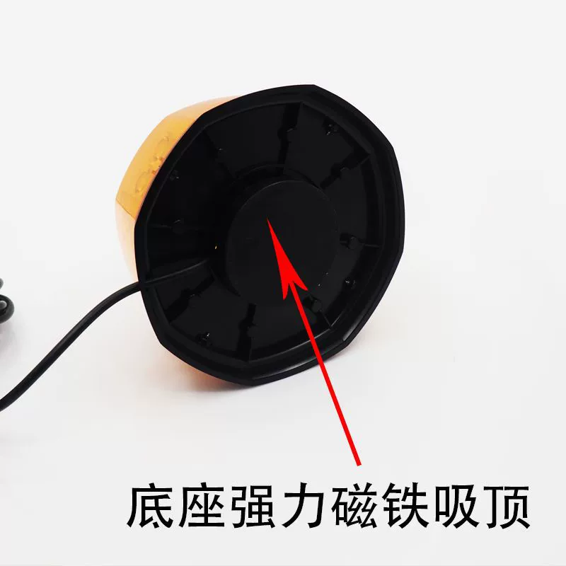 Яркий круглый желтый светодиодный свет открытая дорога