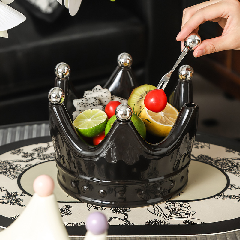 軽くて豪華で絶妙な王冠の形をしたセラミックフルーツプレート、ホームリビングルームのコーヒーテーブル、スナック収納ボックス、フルーツフォーク付きフルーツプレート|undefined