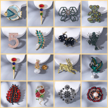 韩版时尚潮流镶钻合金镂空复古蝴蝶结胸针女气质大衣西装别针配饰