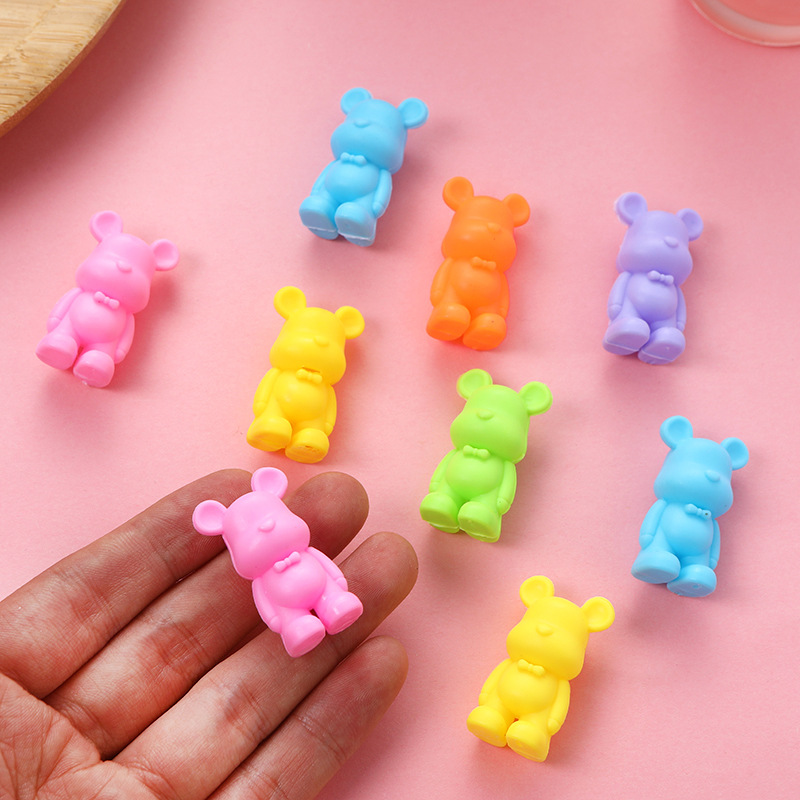 Nuevo mini Oso de dibujos animados de plástico MODELO DE Juguete huevo retorcido regalo de juguete para Niños Accesorios de dulces de alimentos