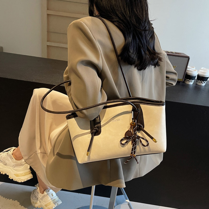 Vår og sommer Ny dameveske Toteveske PU Retro Tekstur Avslappet Pendling Europeisk og amerikansk Personlighet Mote Enkel Skulderveske_voghion.com