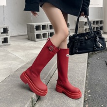 月屿百搭户外红色雨靴女2025新款圆头厚底高筒骑士靴不过膝长筒靴