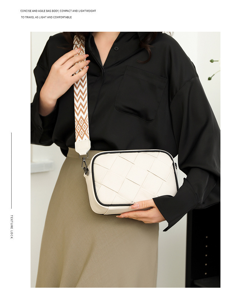 Women's Leather Crossbody Bag With Wide Strap And Diamond Pattern_voghion.com