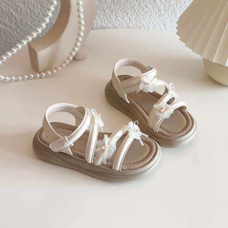 Zapatos de playa de chicas huecos de punta abierta primavera y verano 2026 nuevos zapatos de flores de encaje para niños zapatos de princesa de suela suave zapatos de moda romana image 7