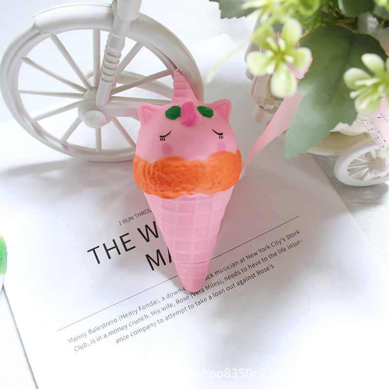 Nuevo tipo de helado pellizco pellizco de dibujos animados de un solo cuerno descompresión venta caliente descompresión bola de ventilación simulación de helado lindo