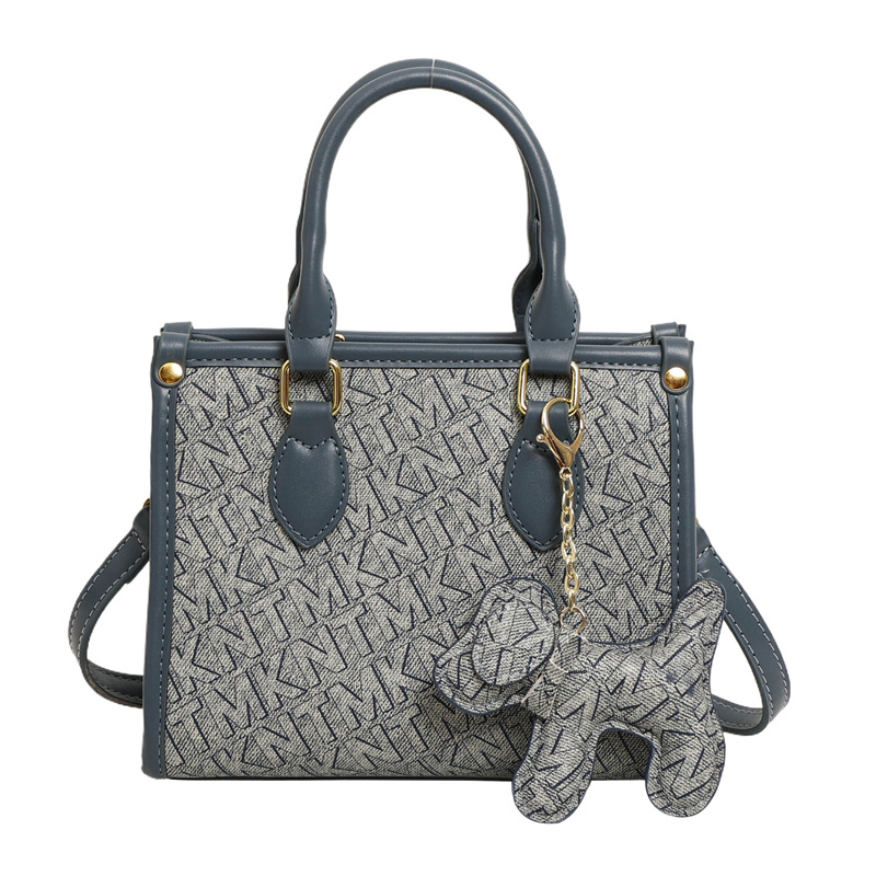 Bolsos clásicos de presbiterio con estampado de letras Bolsos tote Bolsos retro europeos y americanos al por mayor transfronterizos Bolsos de hombro con textura de todo fósforo