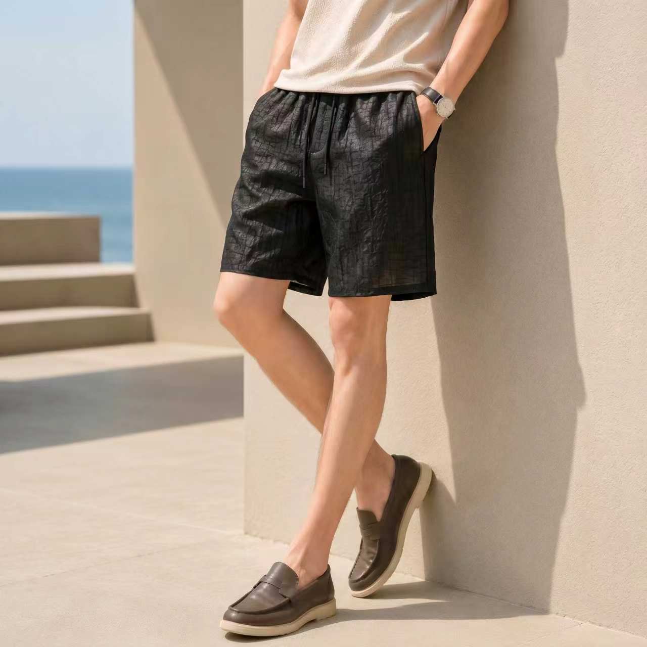 Quần short lụa Hương Vân nam dáng rộng 5 phân, chất liệu tơ tằm tinh khiết, mỏng nhẹ mùa hè — Da đen 8986 chi tiết 1