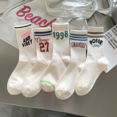 Zhuji 靴下女性の春と秋の純粋な綿のミッドカーフソックスレトロトレンディな吸汗性と消臭レターストライプ綿の靴下スポーツ女性の靴下