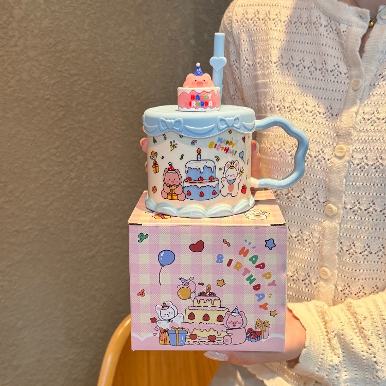 Bonita tarta de cumpleaños de dibujos animados marca taza de agua potable casera taza de paja de oficina de alta cara de taza de cerámica para niñas
