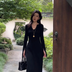 【现货】黑色V领针织连衣裙女秋冬高级感赫本风气质修身包臀长裙