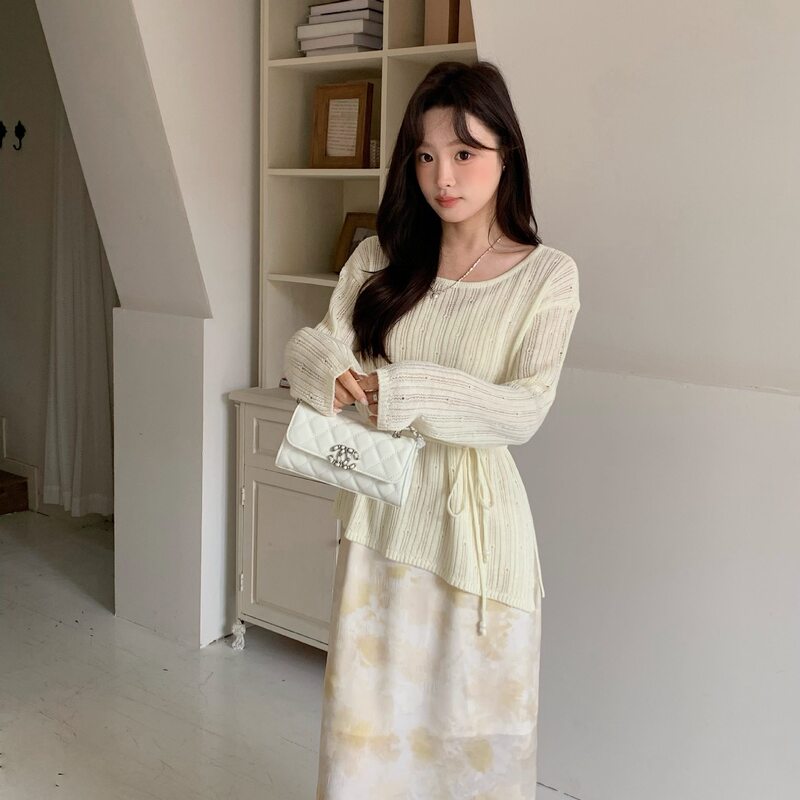 Summer 2026 New Fashion Versatile Holiday Style Knitted Cover-Up Top for Women, Sweet and Slim-Fitting, Elegant Round Neck, Long Sleeves