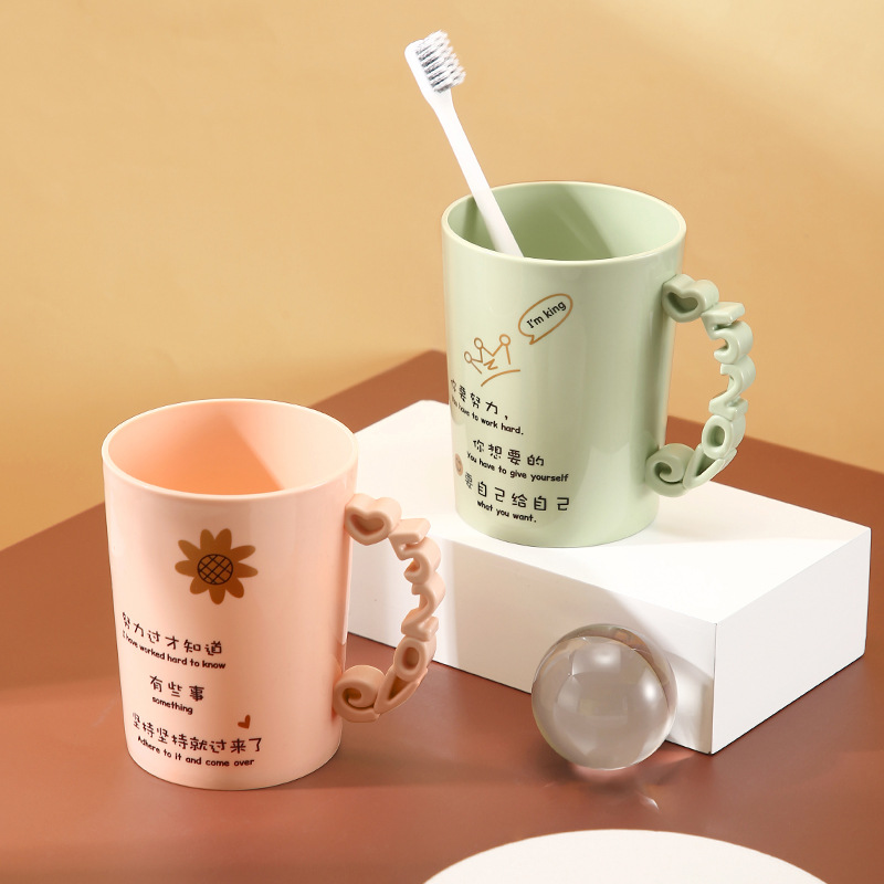 Vasos de plástico para cepillarse los dientes con asas, un par de vasos para enjuague bucal para parejas, de aspecto elegante y lujoso, para uso doméstico, venta al por mayor.