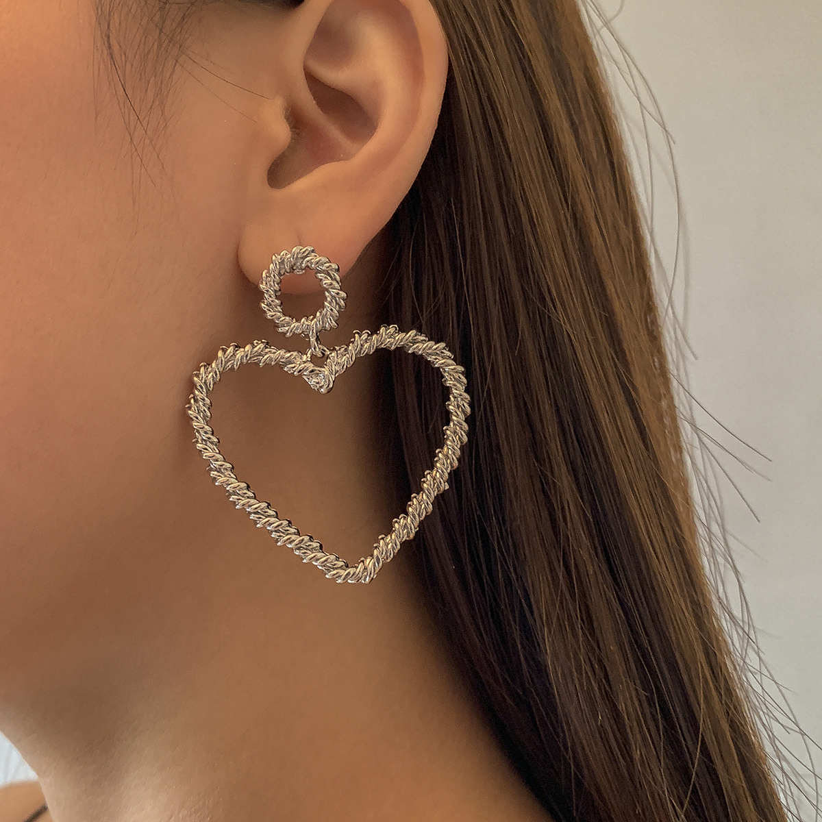 欧美跨境饰品 复古气质夸张爱心耳环女 冷淡风几何型螺旋心形耳钉