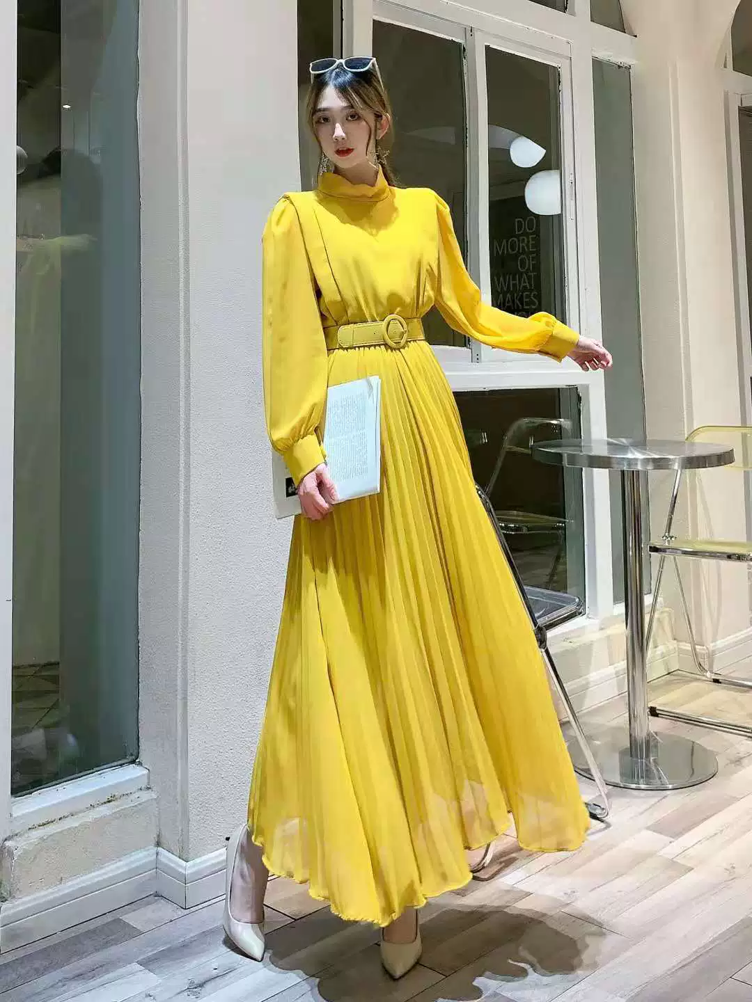 Темперамент легкий и зрелый ветер с стоячим воротником платье с рукавами фонаря весенний и осенний темперамент, талия тонкая, длинная плиссированная юбка