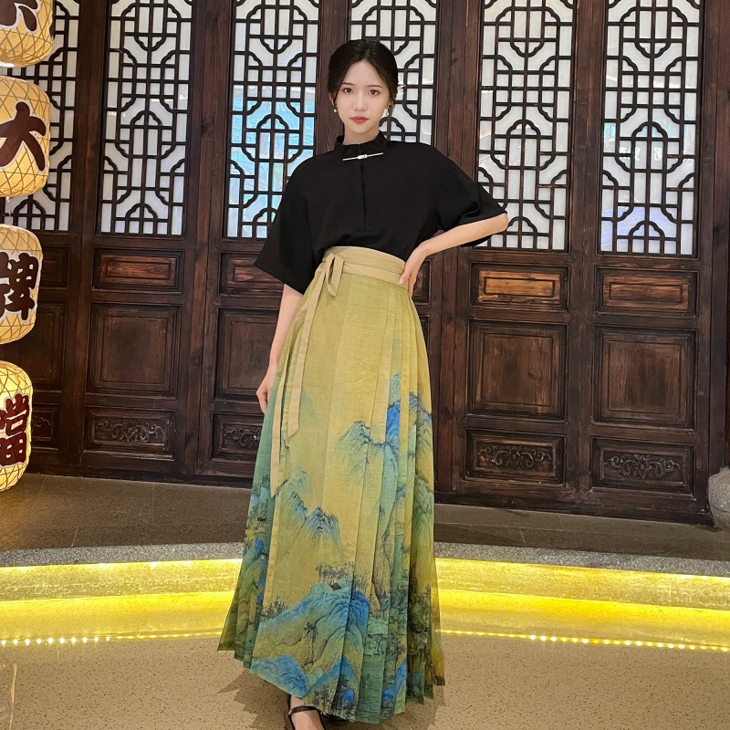 Real photos of a "Thousand Miles of Rivers and Mountains" style Hanfu (traditional Han Chinese clothing) featuring a thin, everyday design, including a stand-up collar, short sleeves, and a shirt.