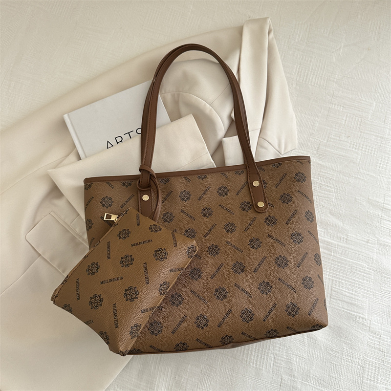 Bolso de gran capacidad para mujeres 2024 nuevo estilo de lujo ligero nicho de alta calidad bolso de viaje de alta calidad bolso de hombro de moda