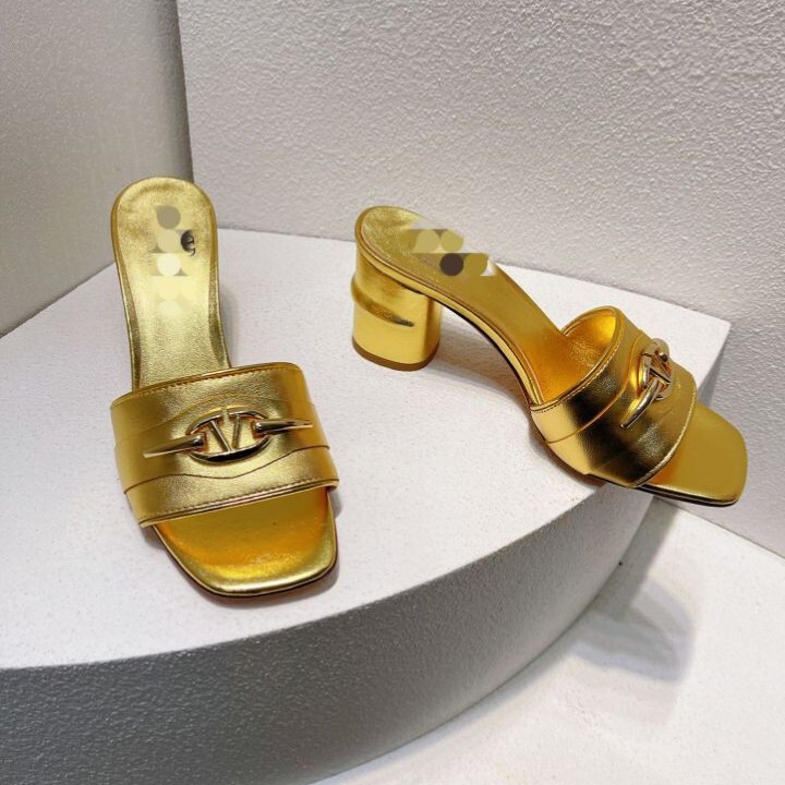 2026 Classic Spring and Summer New Style Genuine Leather Solid Color Metal Buckle Square Toe Women's Chunky Heels Sandals 2026 Classic Spring and Summer New Style Genuine Leather Solid Color Metal Buckle Square Toe Women's Chunky Heels Sandals